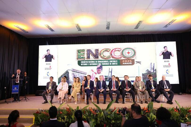 Diretora Rafaela Fecury representa a ANTC na mesa de abertura do ENCCO