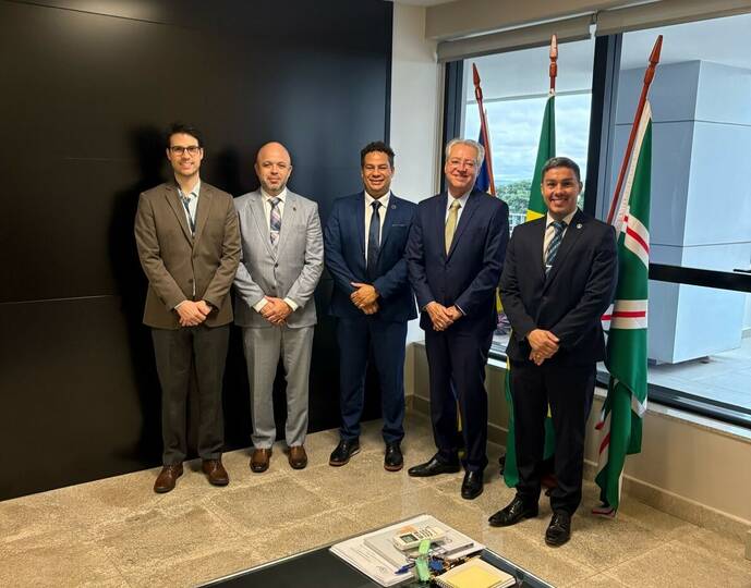 ANTC realiza visita institucional ao TCE-GO e entrega convite oficial para o CONACON 2025